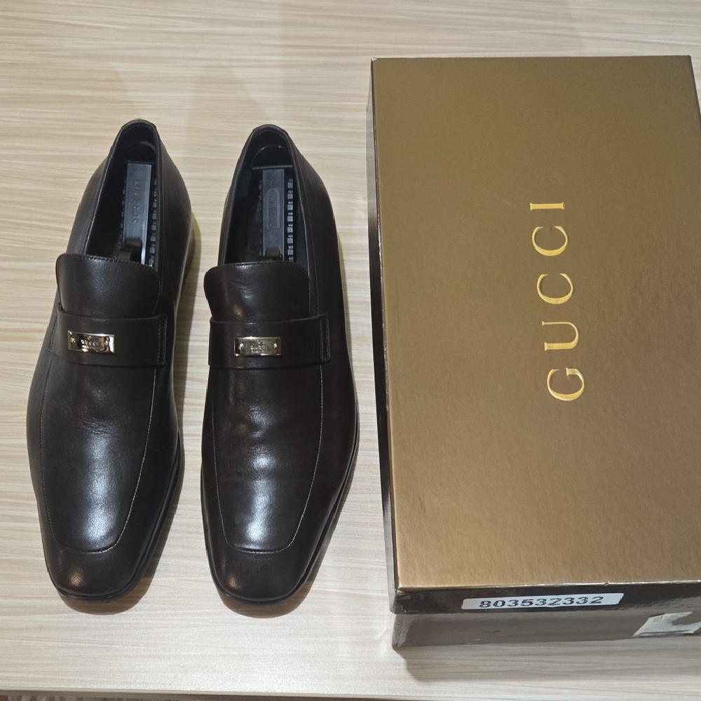 Gucci Men's Dark Brown Leather Loafers with Gold Accent